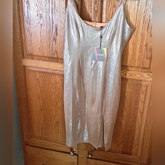 NWT Beautiful sparkle (Nude) cocktail dress size 4 by MISSGUIDED Bust 32" L 36" - Picture 5 of 5